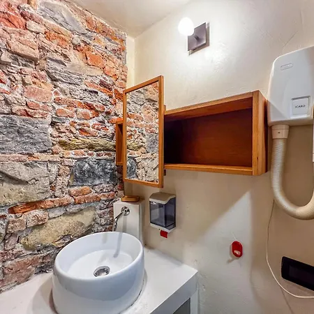 Lovingenoa Iter - Nos Apartmán *